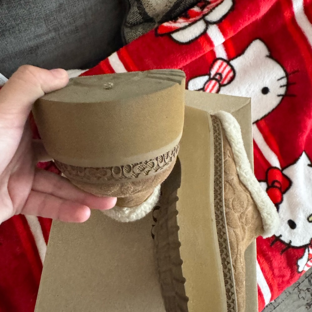 Coach Tan Suede Slippers with White Fur Trim - Picture 6 of 9